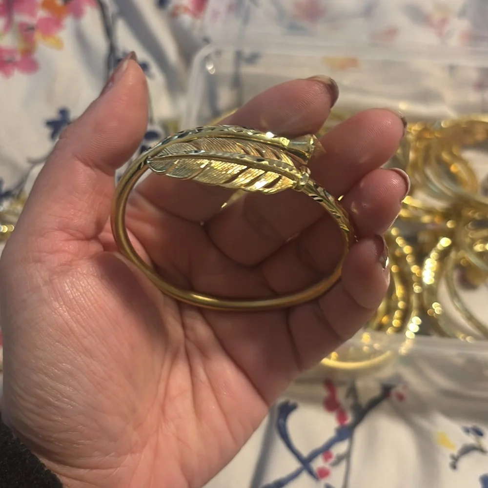 Gold Leaf Bracelet - Picture 3 of 7